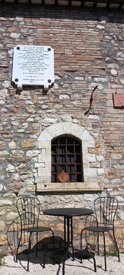 Domus Antiqua Bed & Breakfast Spello Bagian luar foto